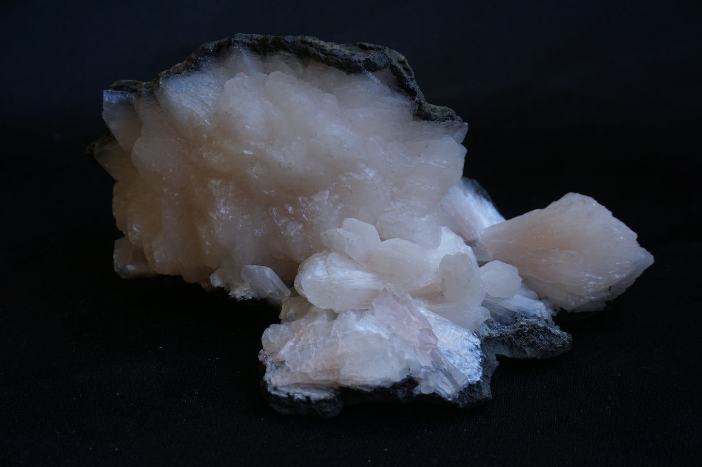 ES-ZM10063 - Shiny Peach Stilbite
