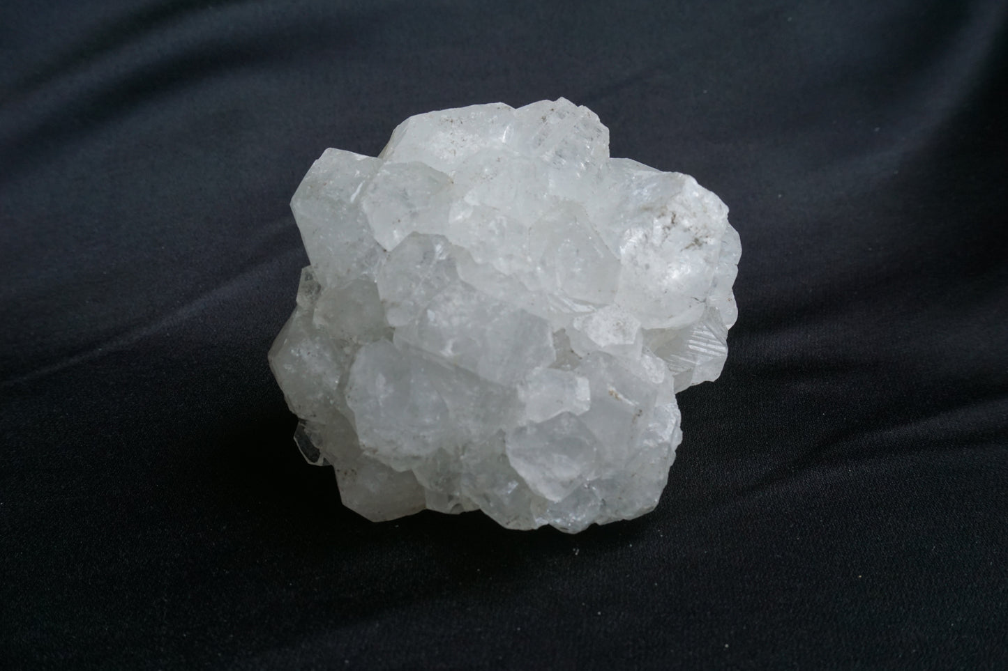 ES-ZM10071 - Shiny Apophyllite crystals