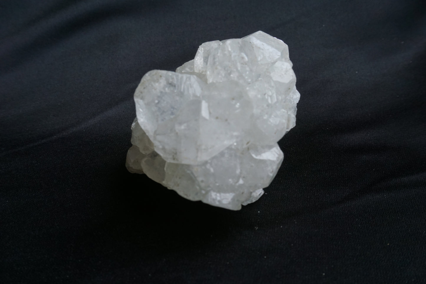 ES-ZM10071 - Shiny Apophyllite crystals