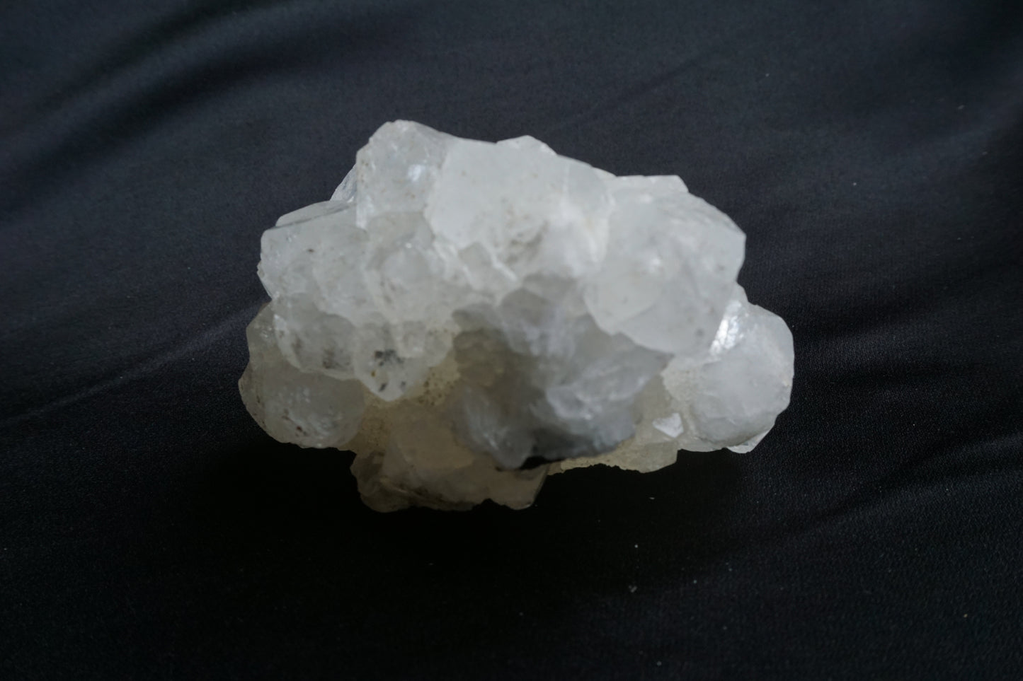 ES-ZM10071 - Shiny Apophyllite crystals