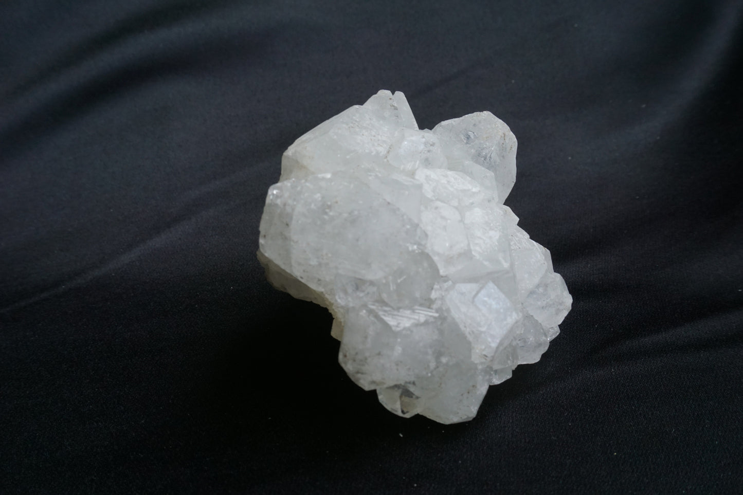 ES-ZM10071 - Shiny Apophyllite crystals