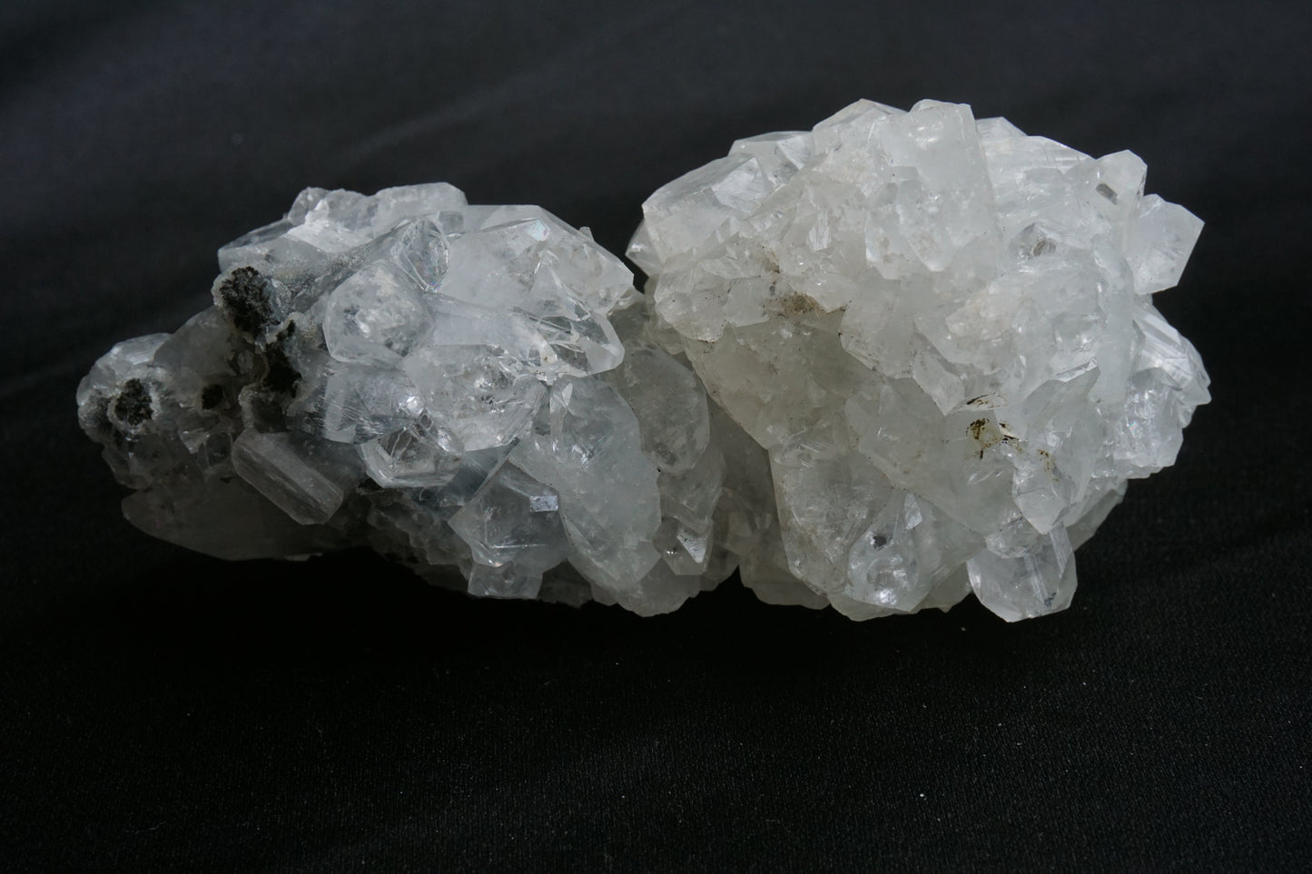 ES-ZM10072 - Shiny Clear Apophyllite crystals on Chalcedony