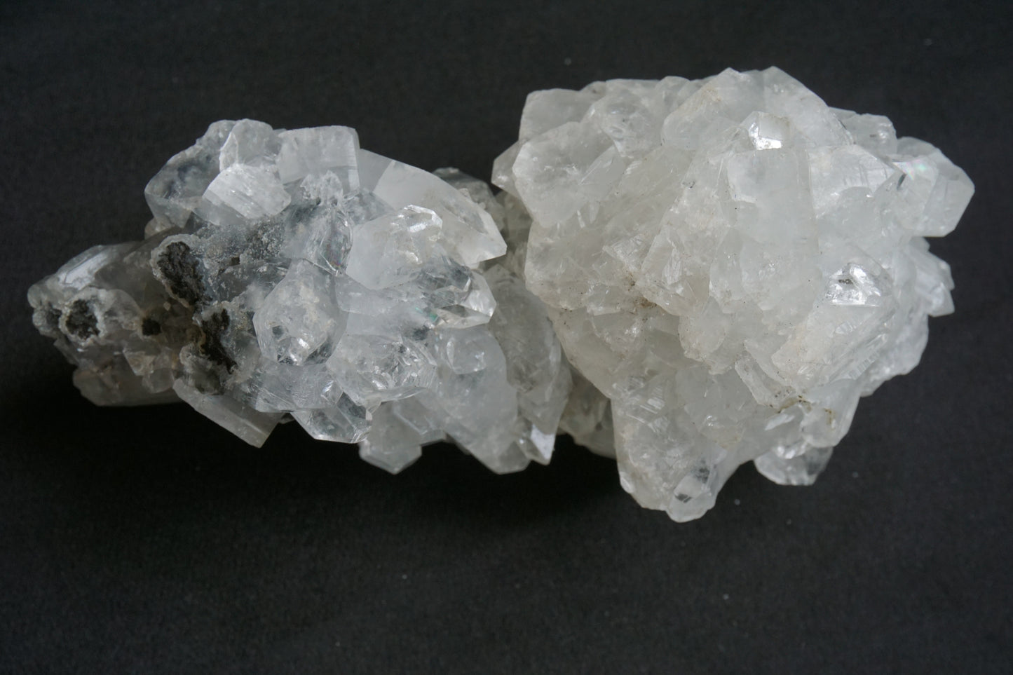 ES-ZM10072 - Shiny Clear Apophyllite crystals on Chalcedony