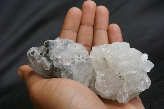 ES-ZM10072 - Shiny Clear Apophyllite crystals on Chalcedony