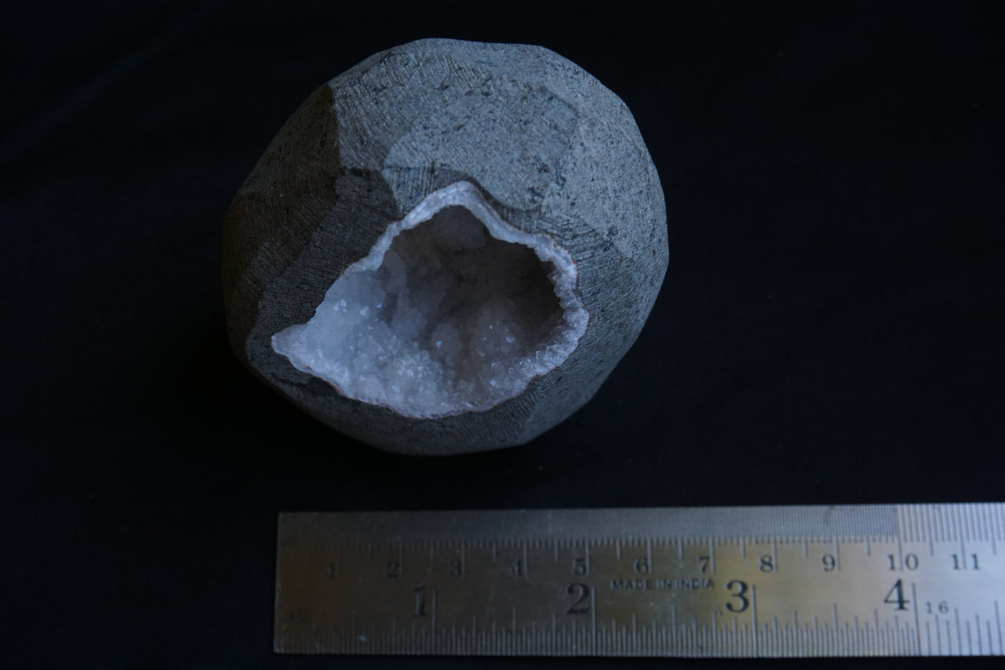 ES-ZM10079 - Shiny Quartz Geode with White Stilbite