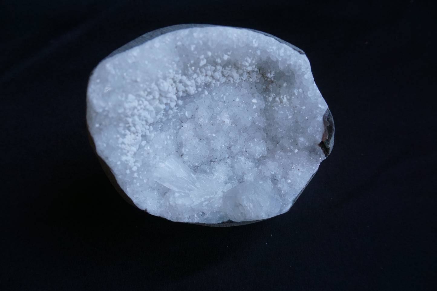 ES-ZM10082 - Shiny Quartz Geode with White Stilbite and Apophyllite