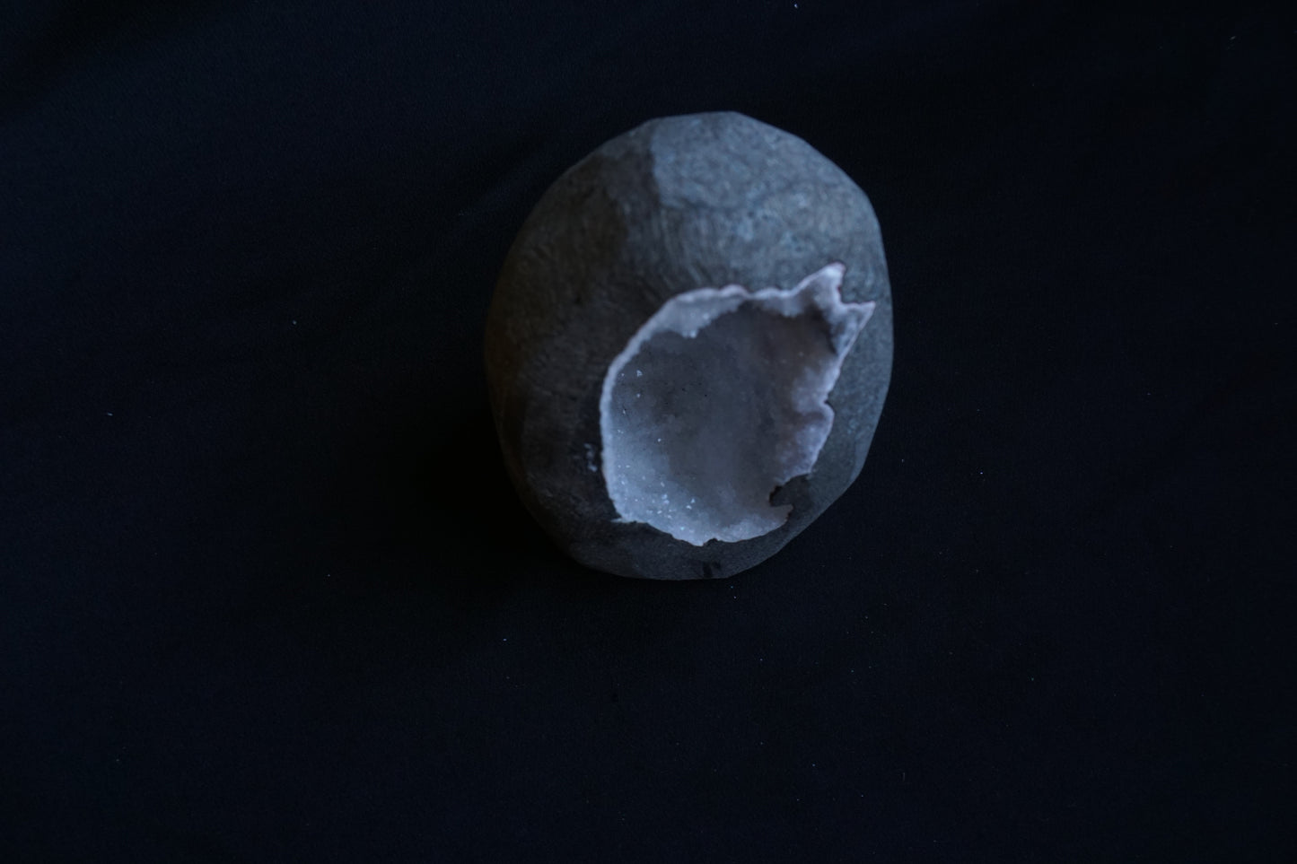 ES-ZM10086 - Sparkly Quartz Geode