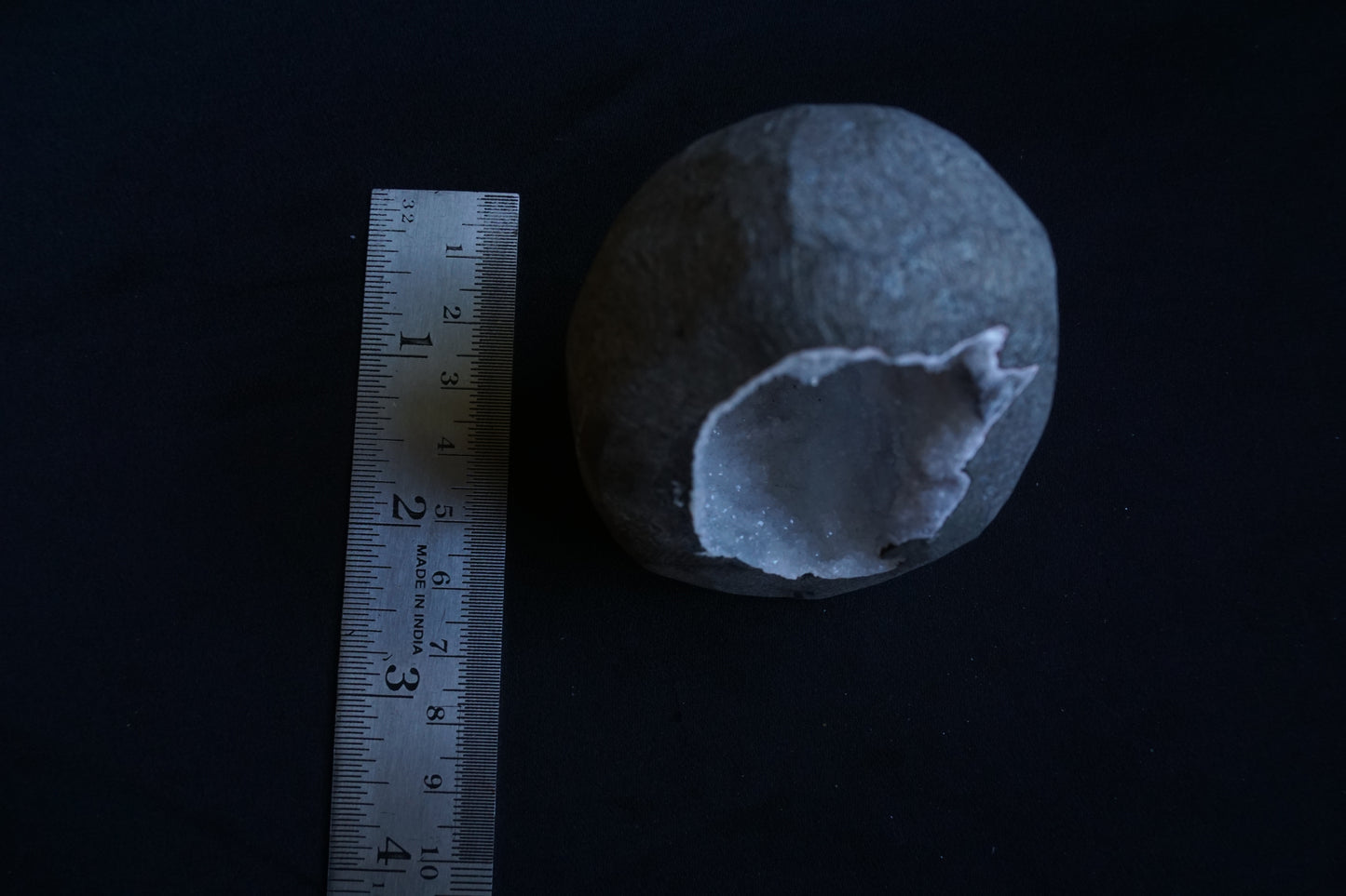 ES-ZM10086 - Sparkly Quartz Geode