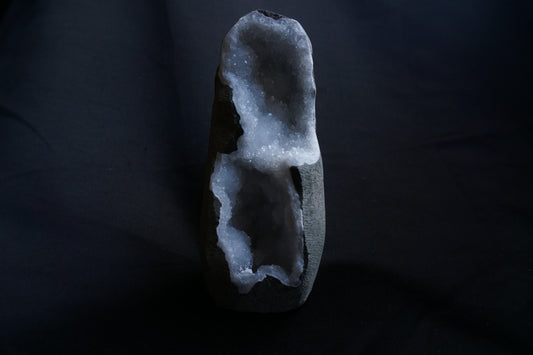 ES-ZM10094 - Tall Quartz Geode