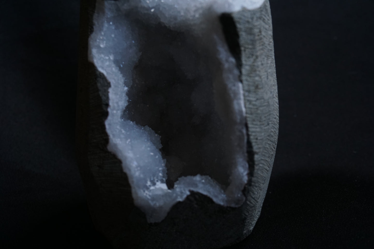 ES-ZM10094 - Tall Quartz Geode