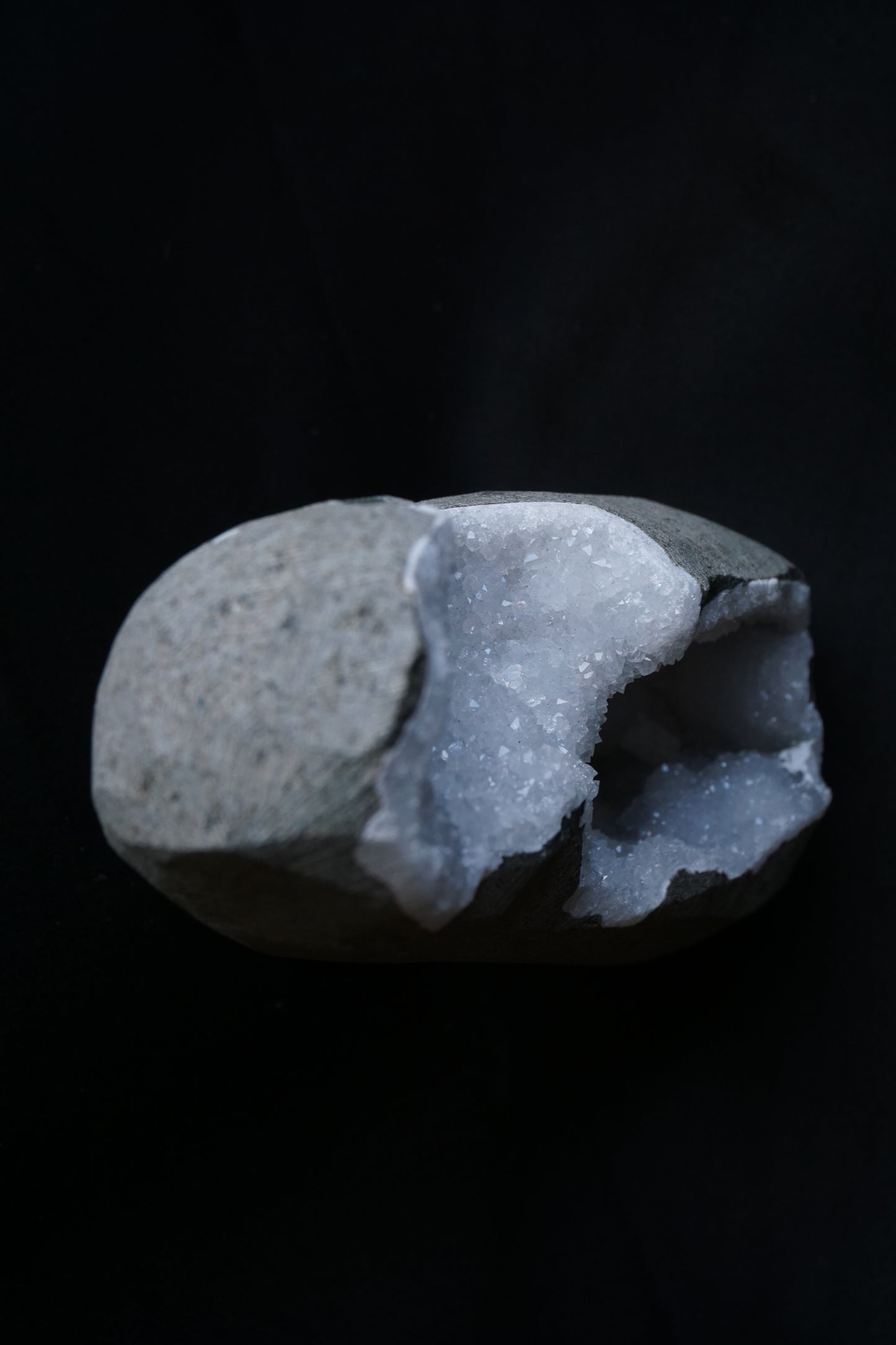 ES-ZM10094 - Tall Quartz Geode