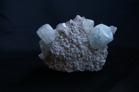 ES-ZM10098 - Apophyllite crystals with Heulandite