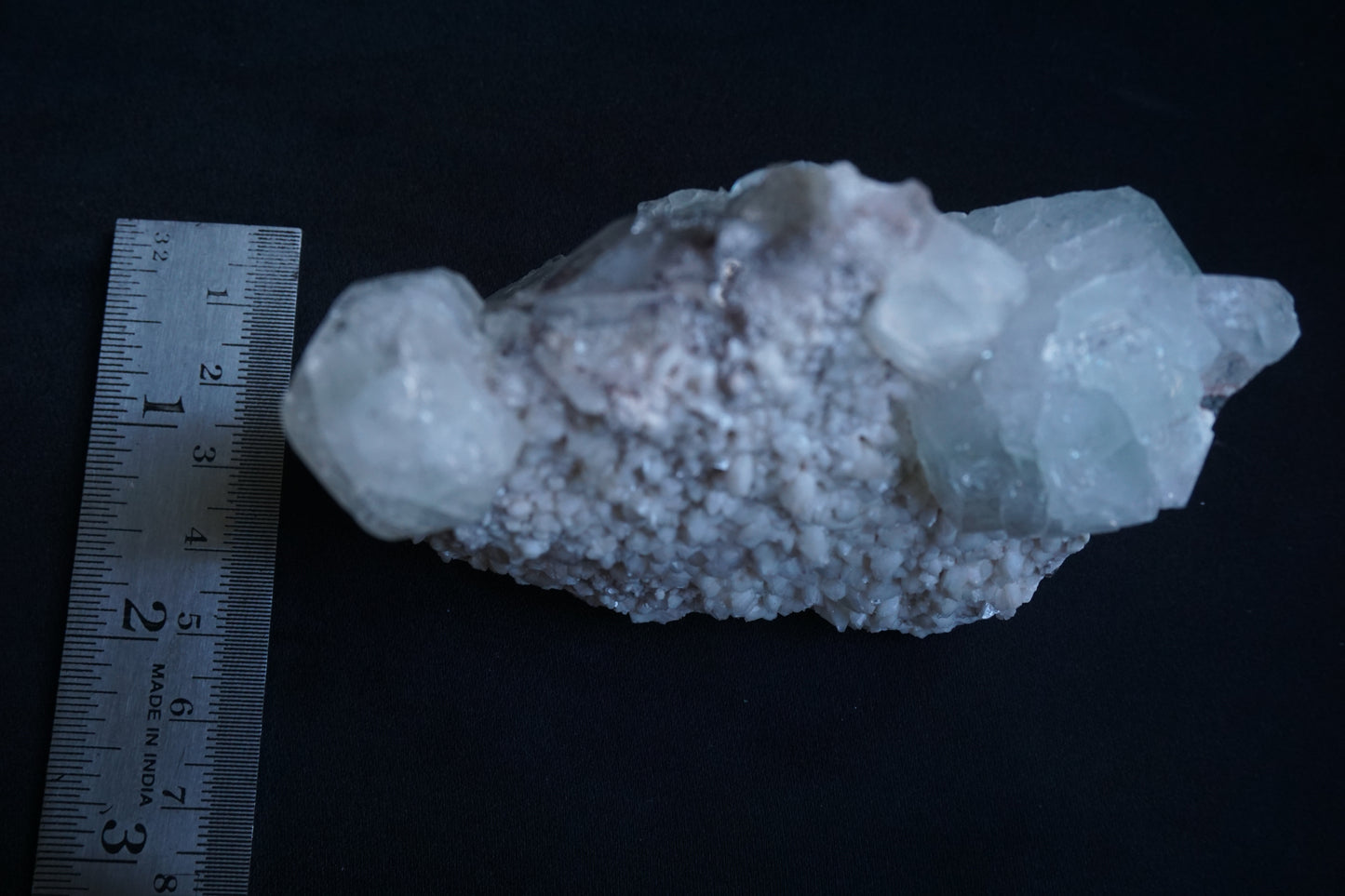 ES-ZM10098 - Apophyllite crystals with Heulandite
