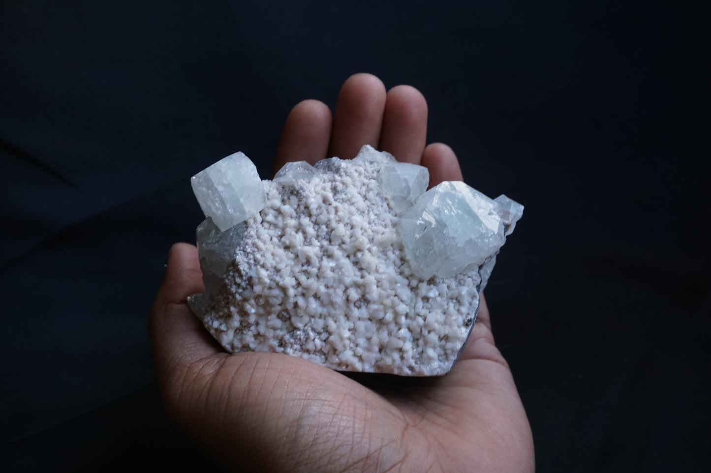 ES-ZM10098 - Apophyllite crystals with Heulandite