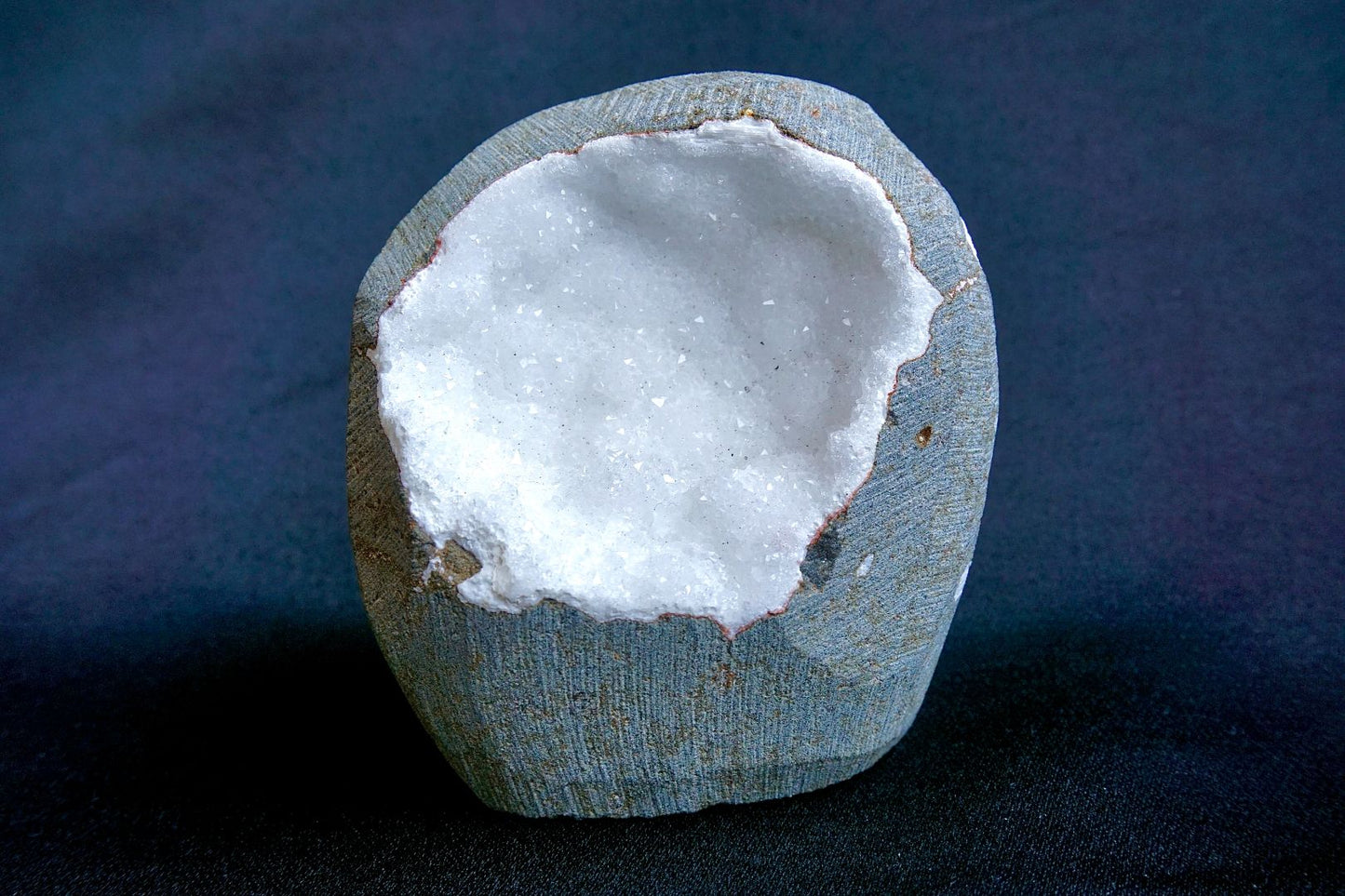 ES-ZM10010 - Sparling white Quartz geode