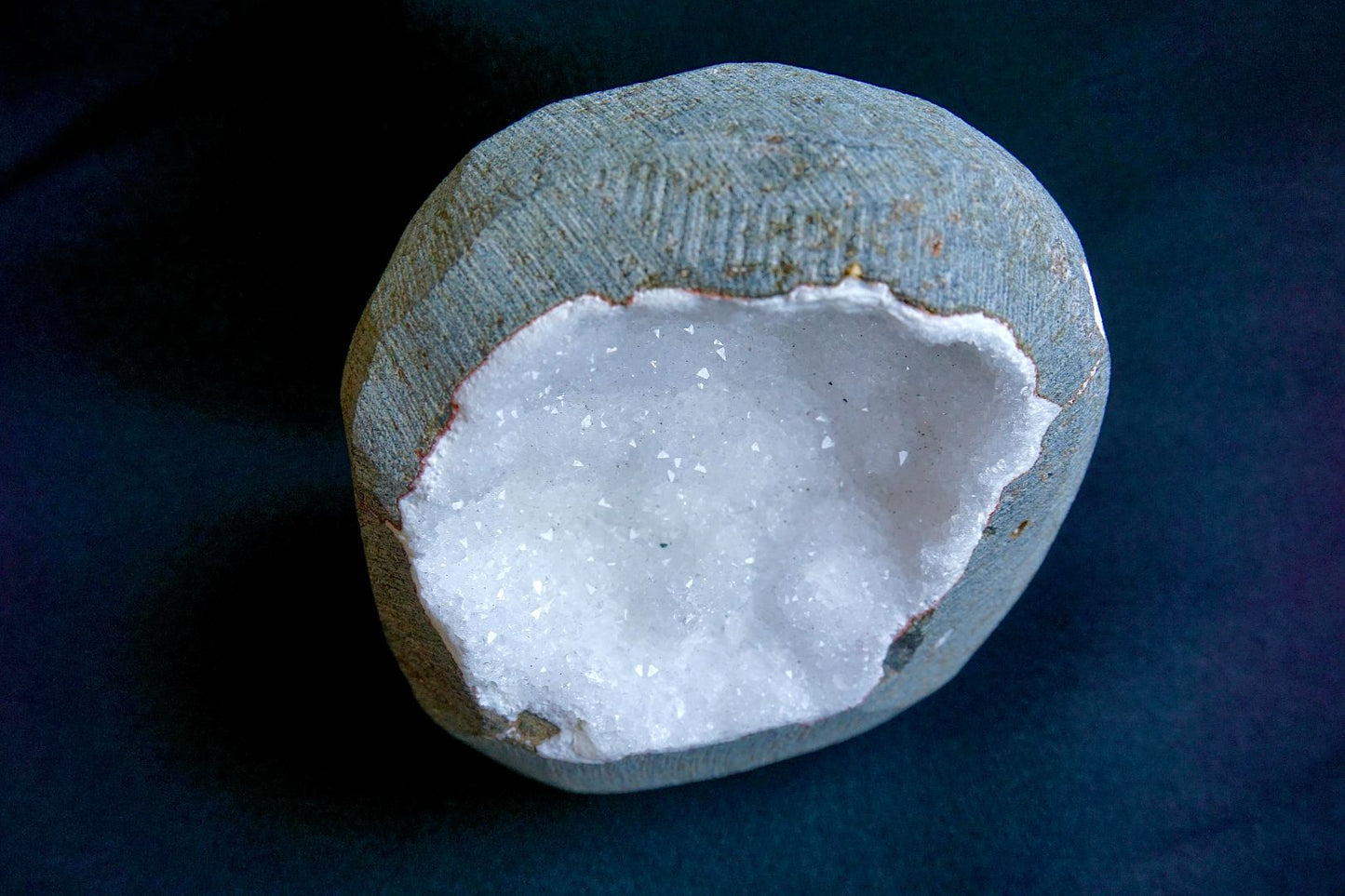 ES-ZM10010 - Sparling white Quartz geode