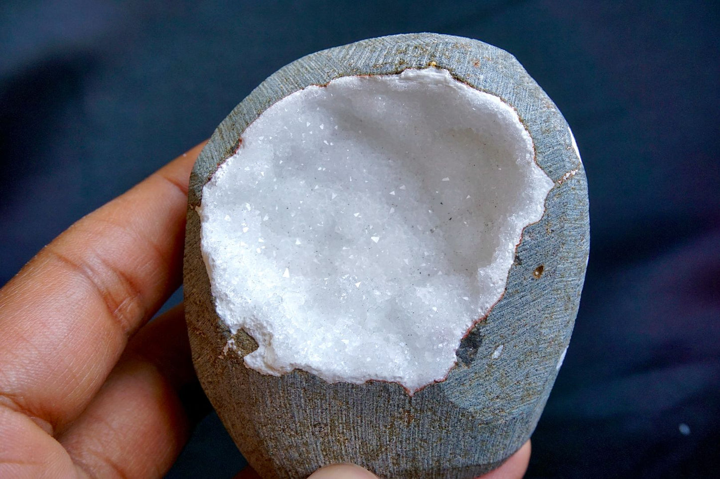 ES-ZM10010 - Sparling white Quartz geode