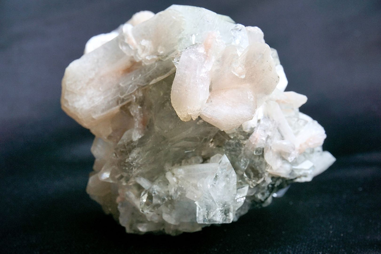 ES-ZM10020 - Amazing clear Apophyllite crystals with Stilbite on Chalcedony