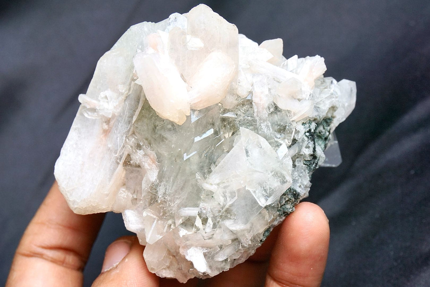 ES-ZM10020 - Amazing clear Apophyllite crystals with Stilbite on Chalcedony