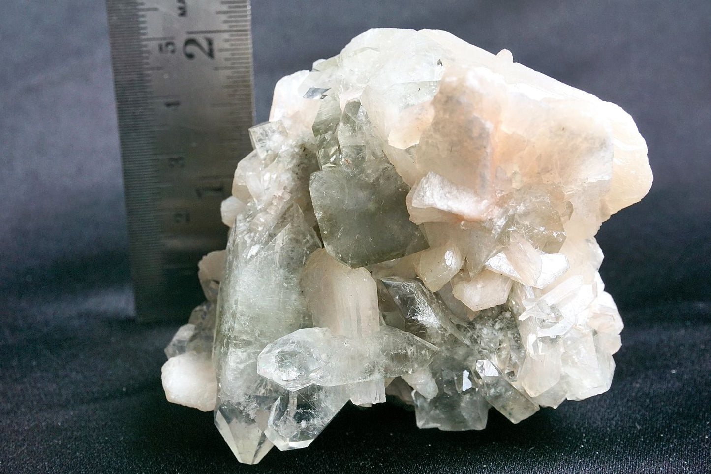 ES-ZM10020 - Amazing clear Apophyllite crystals with Stilbite on Chalcedony