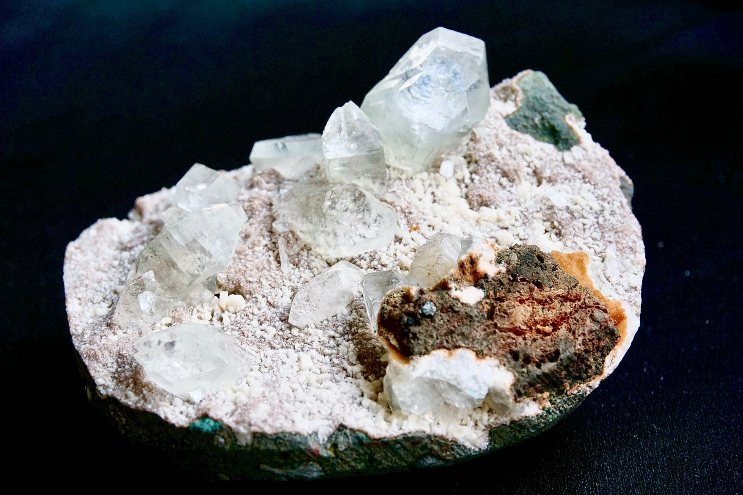 ES-ZM10024 - Shiny clear Apophyllite crystals on Chalcedony