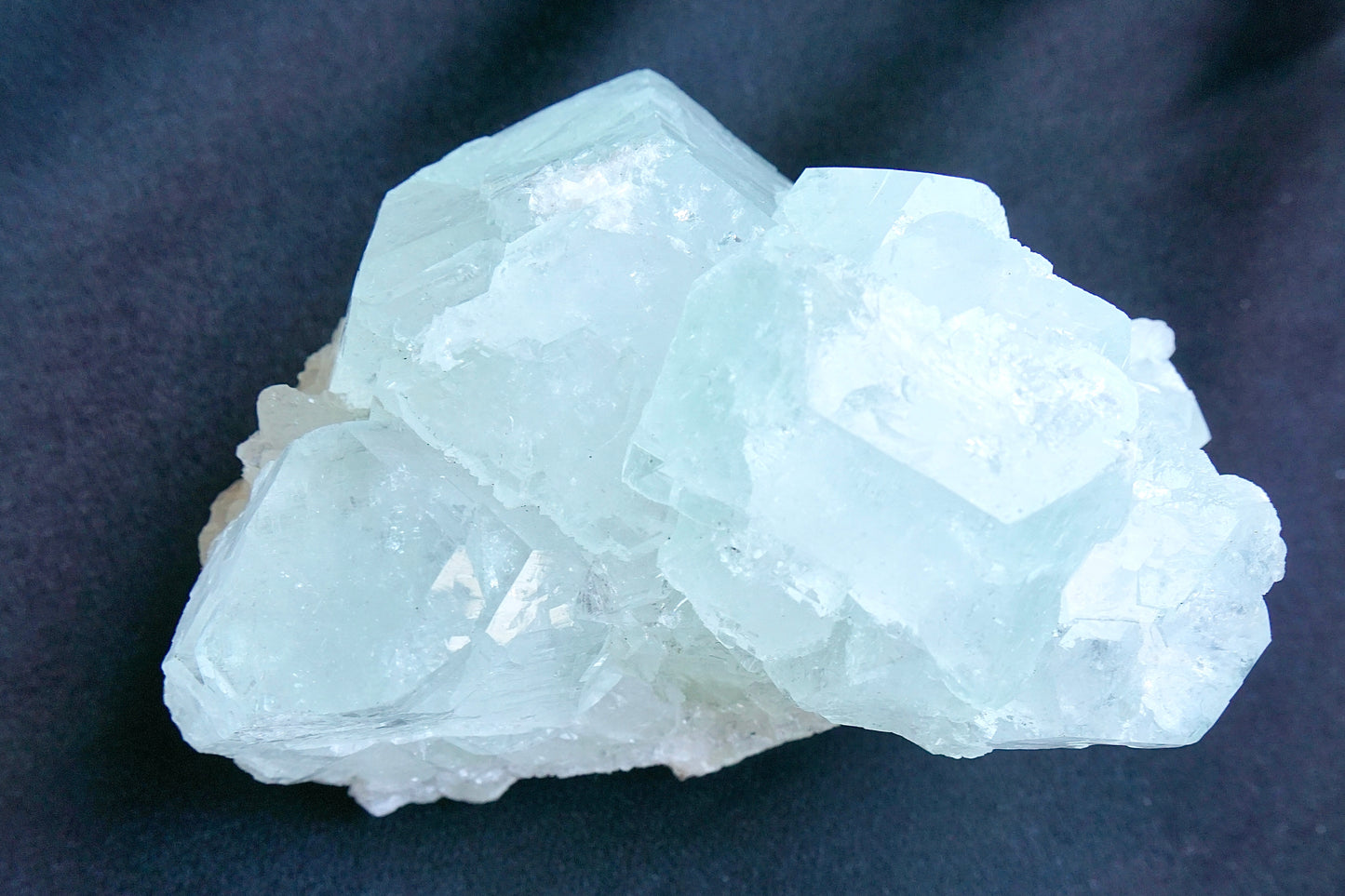 ES-ZM10018 - Big light green Apophyllite crystals