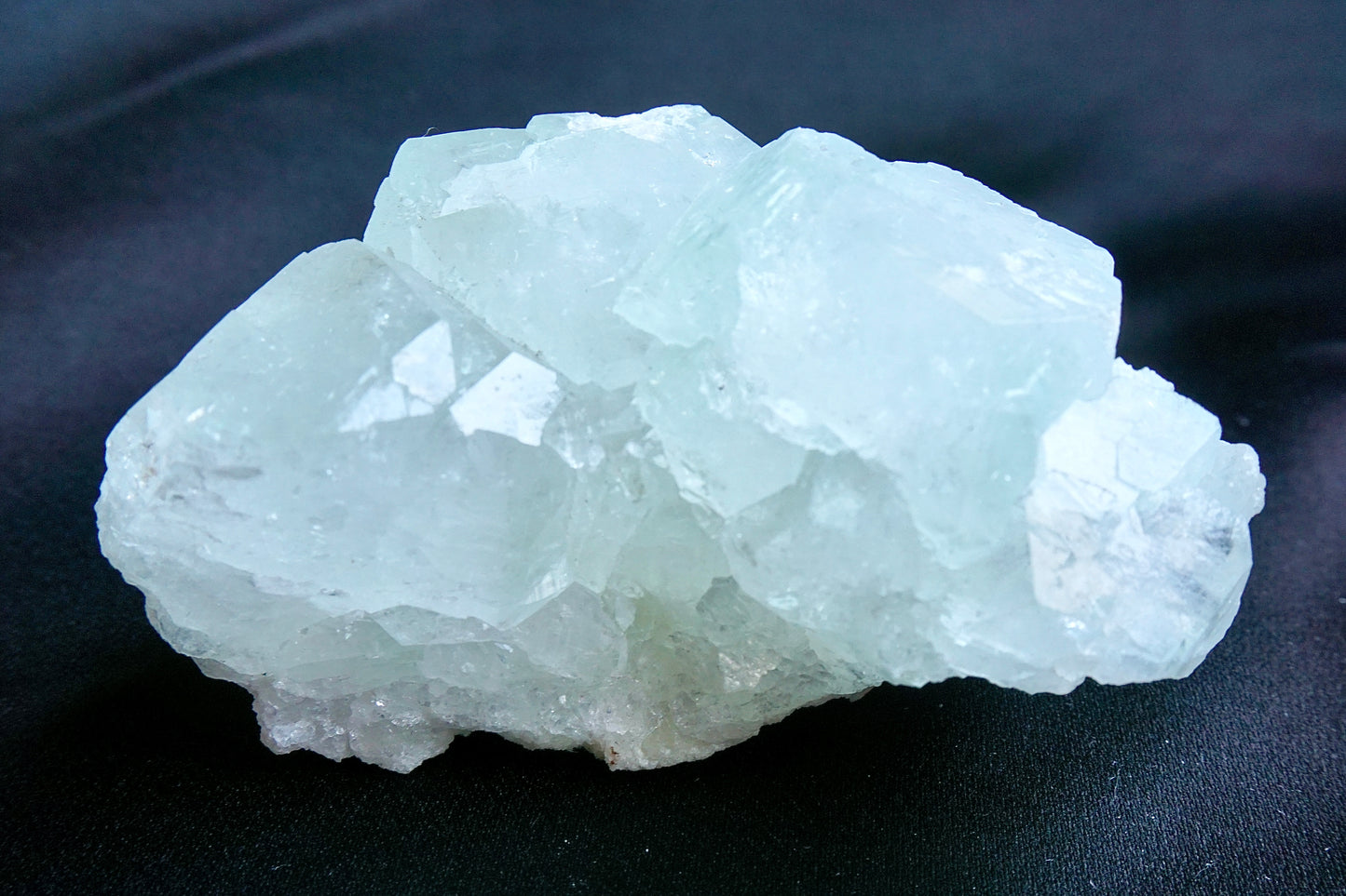 ES-ZM10018 - Big light green Apophyllite crystals