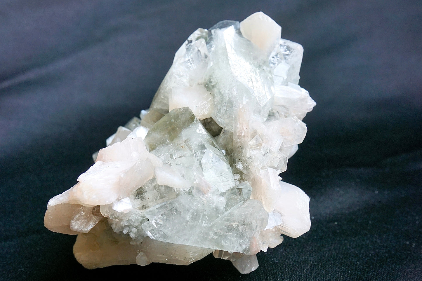 ES-ZM10020 - Amazing clear Apophyllite crystals with Stilbite on Chalcedony