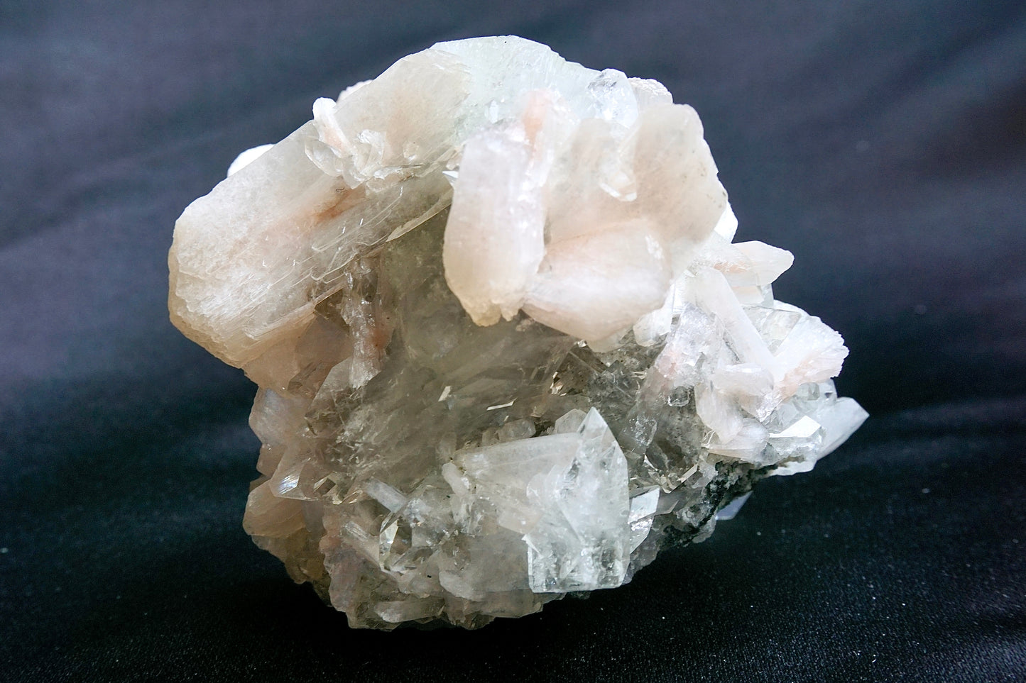 ES-ZM10020 - Amazing clear Apophyllite crystals with Stilbite on Chalcedony