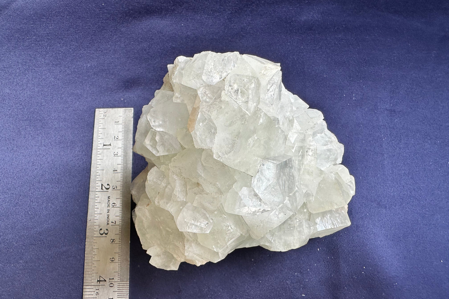 ES-ZM10174 - Shiny Apophyllite crystals