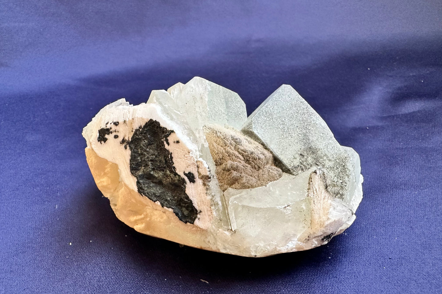 ES-ZM10141 - Light Green Apophyllite with Stlibite