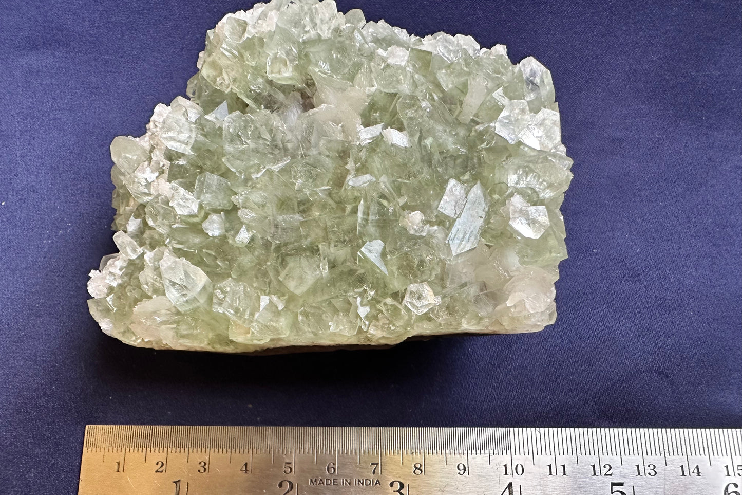 ES-ZM10132 - Shiny Green Apophyllite crystals