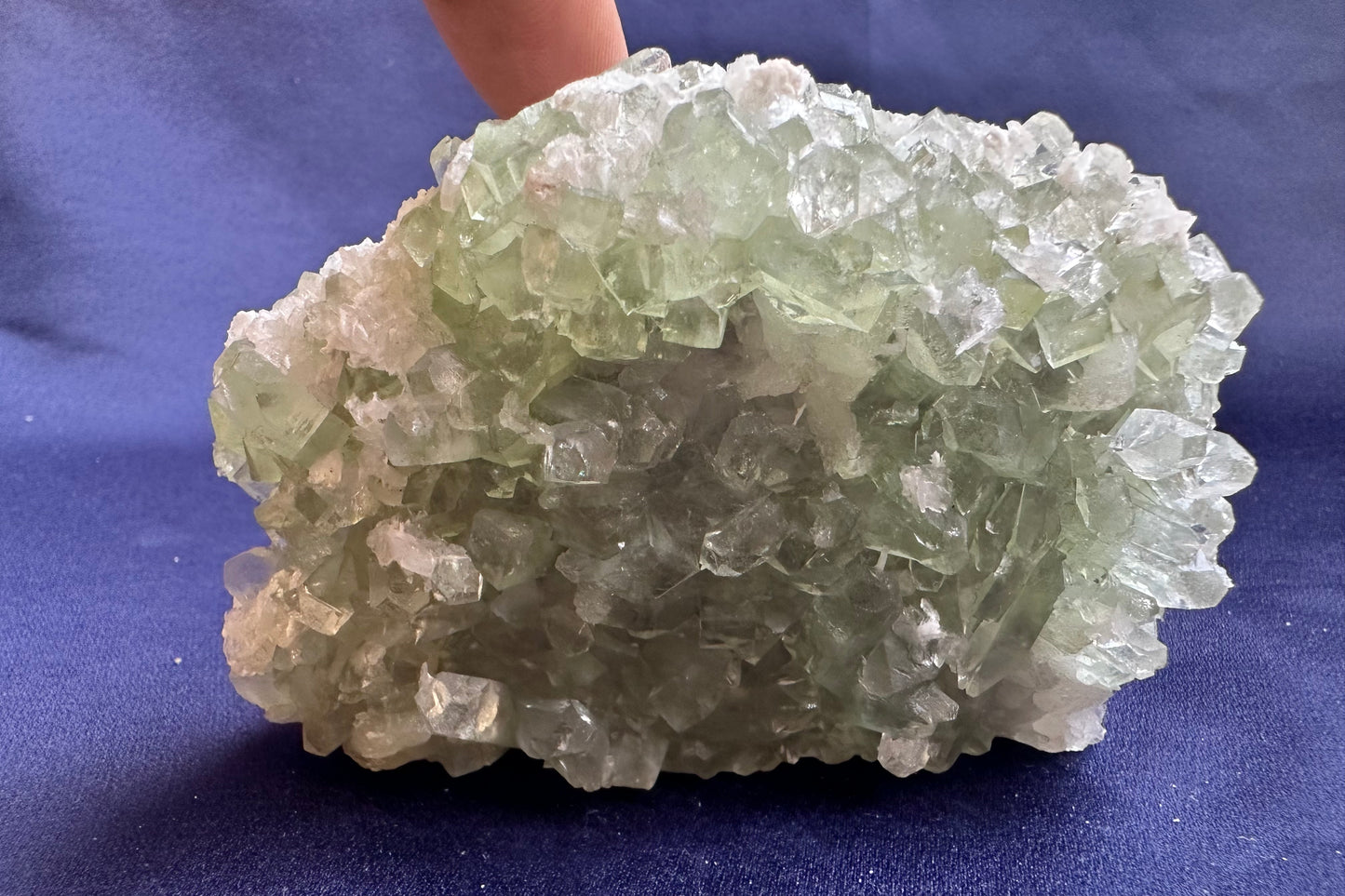 ES-ZM10132 - Shiny Green Apophyllite crystals