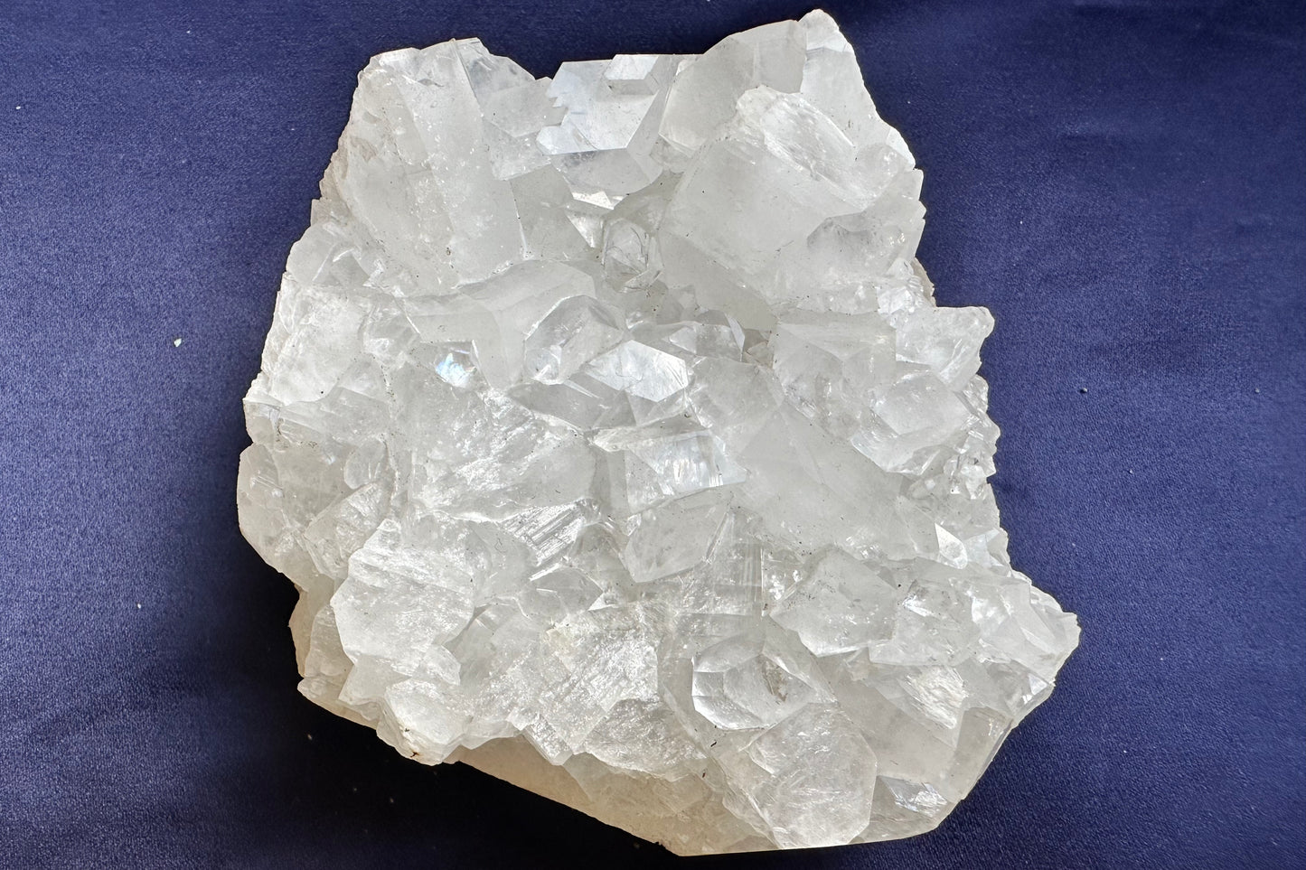 ES-ZM10155 - Shiny clear Apophyllite cluster