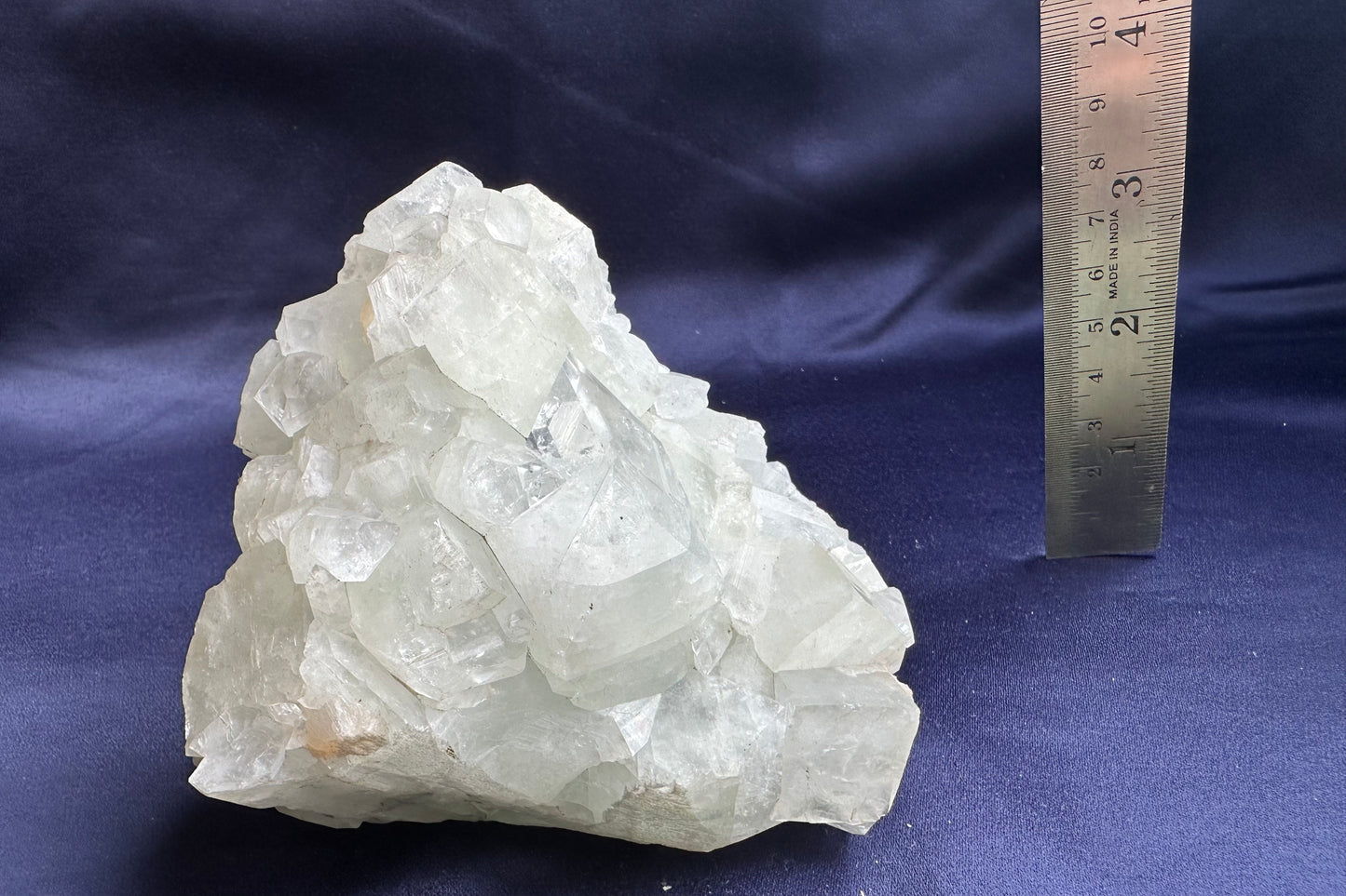 ES-ZM10174 - Shiny Apophyllite crystals