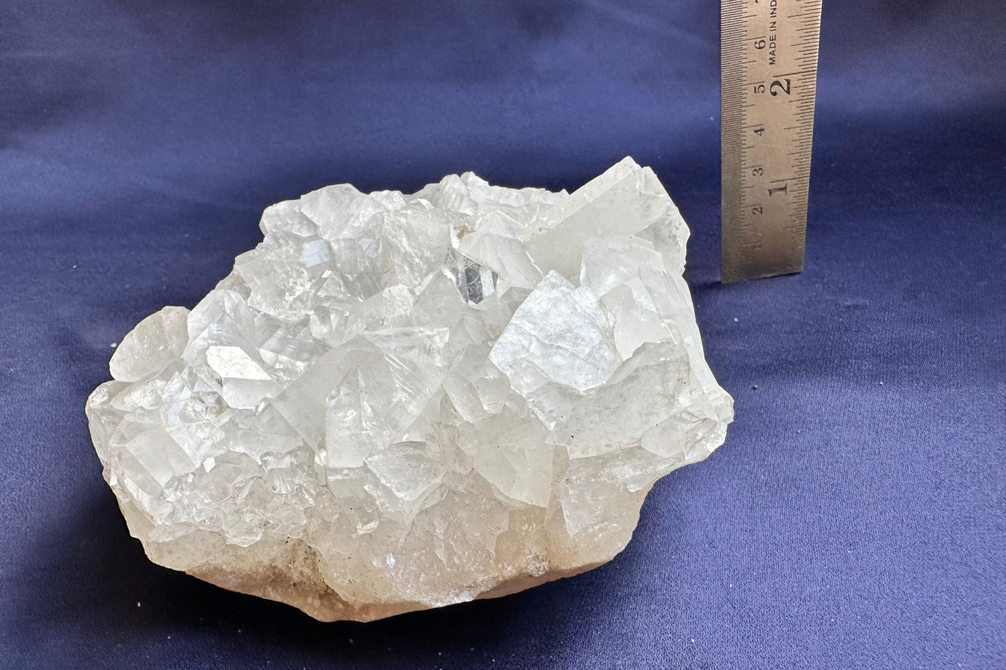 ES-ZM10155 - Shiny clear Apophyllite cluster