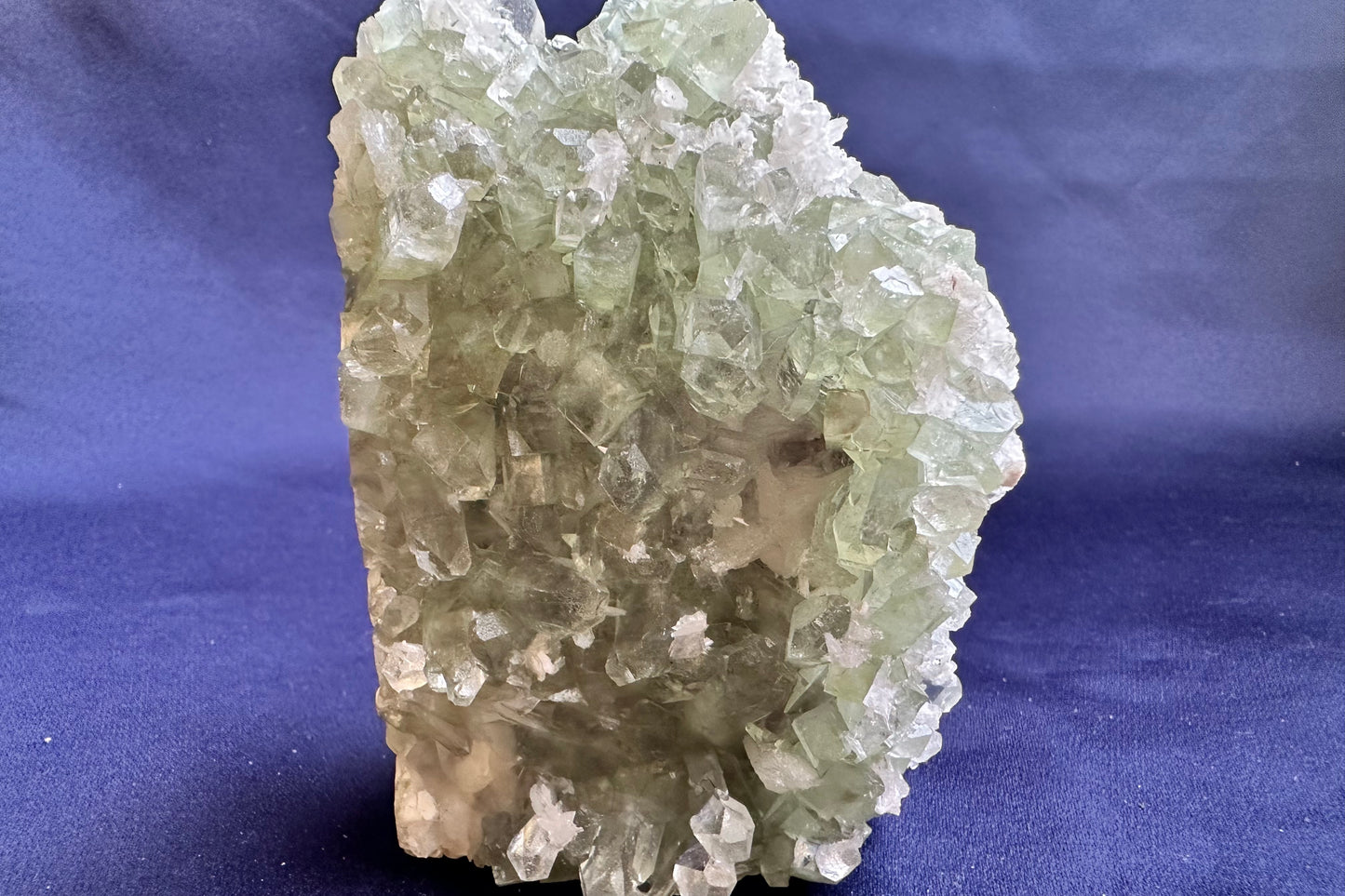 ES-ZM10132 - Shiny Green Apophyllite crystals