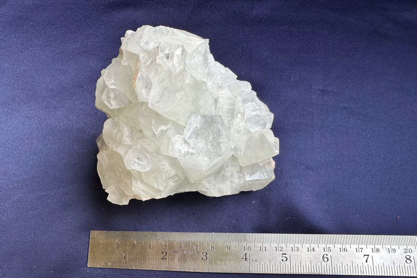 ES-ZM10174 - Shiny Apophyllite crystals