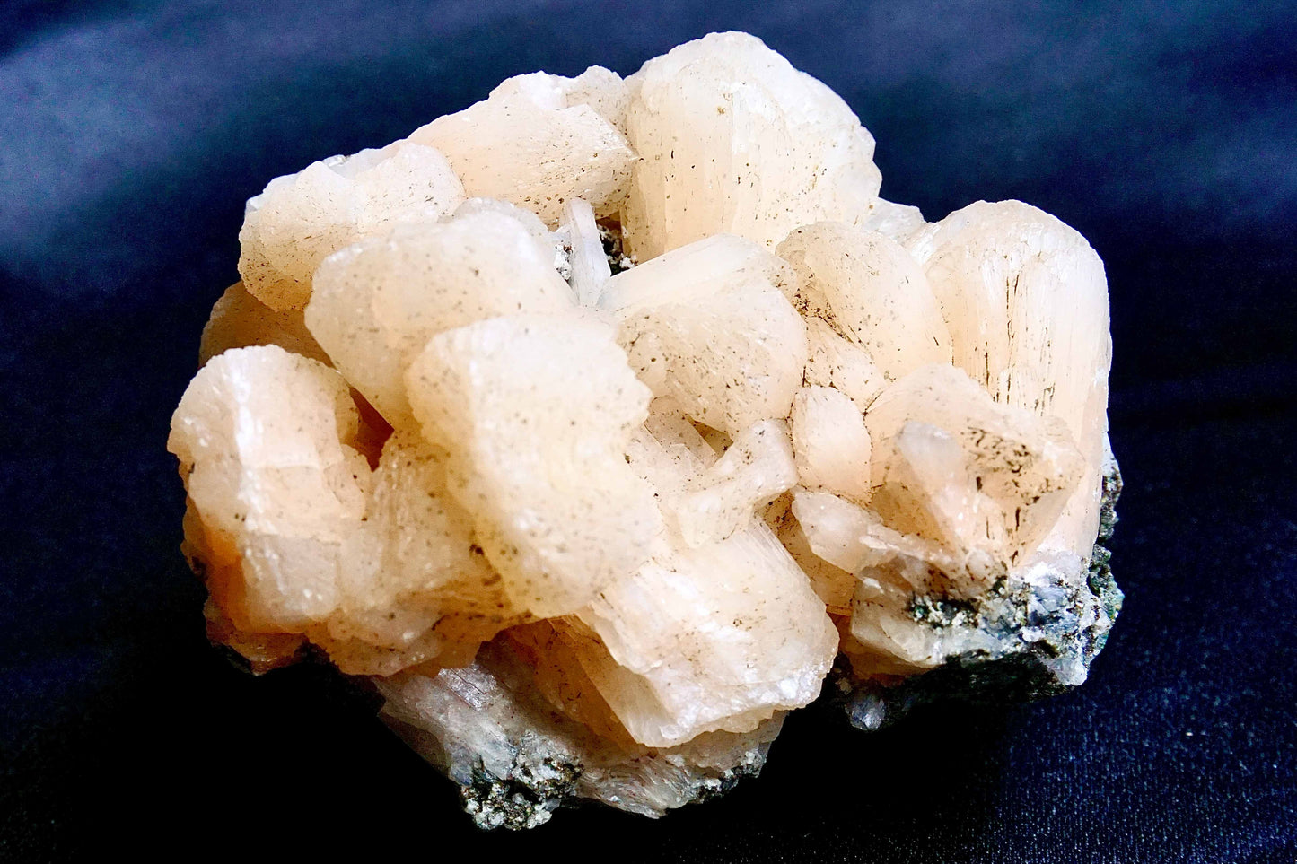 ES-ZM10037 - Peach Stilbite on Chalcedony base