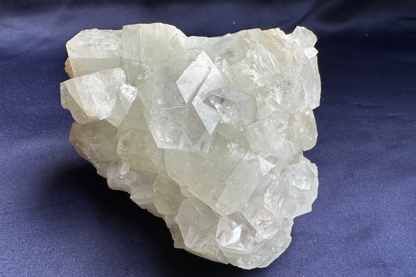 ES-ZM10174 - Shiny Apophyllite crystals