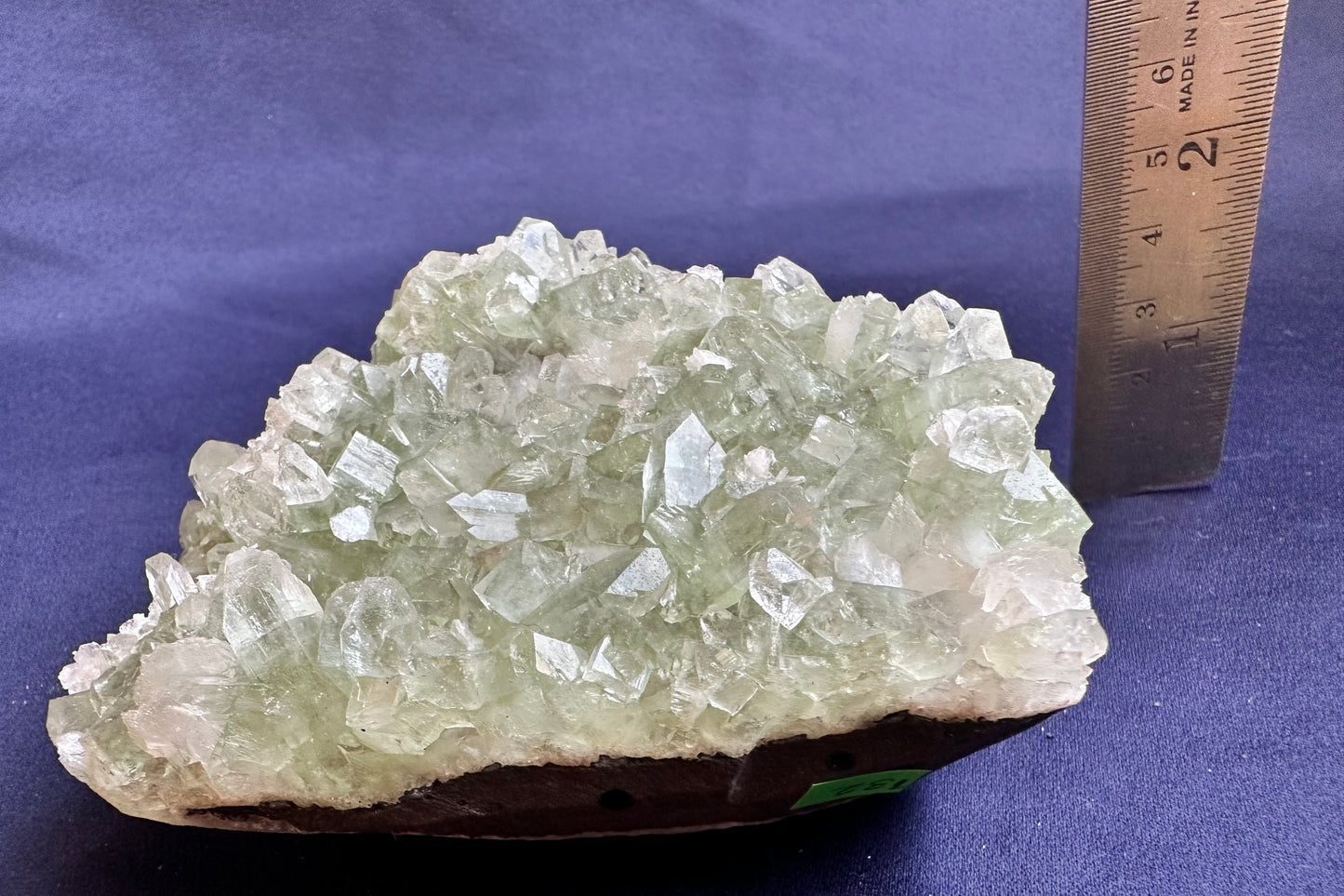 ES-ZM10132 - Shiny Green Apophyllite crystals