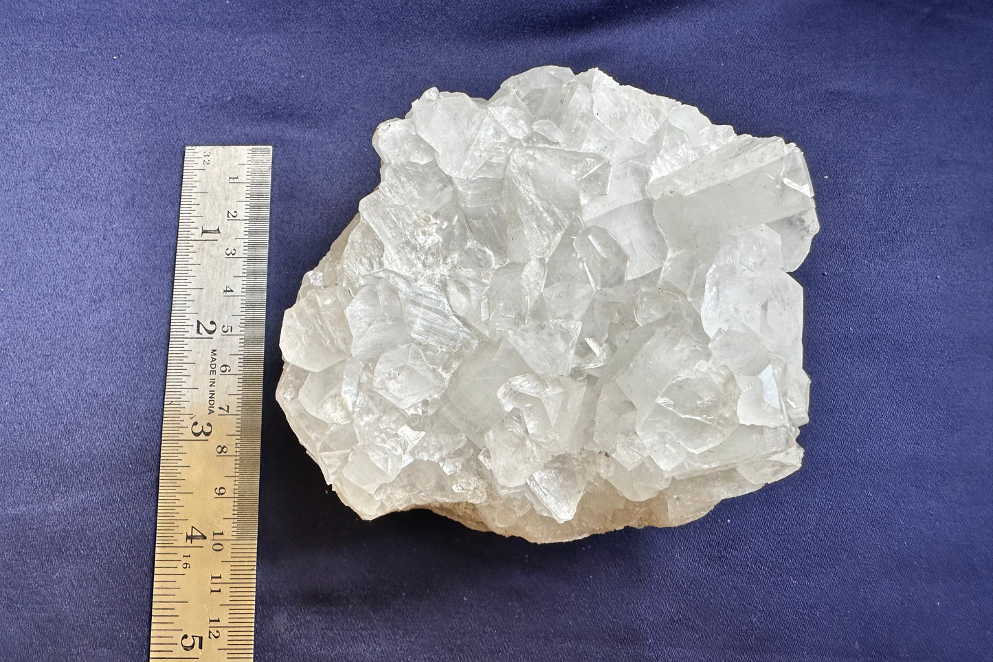 ES-ZM10155 - Shiny clear Apophyllite cluster