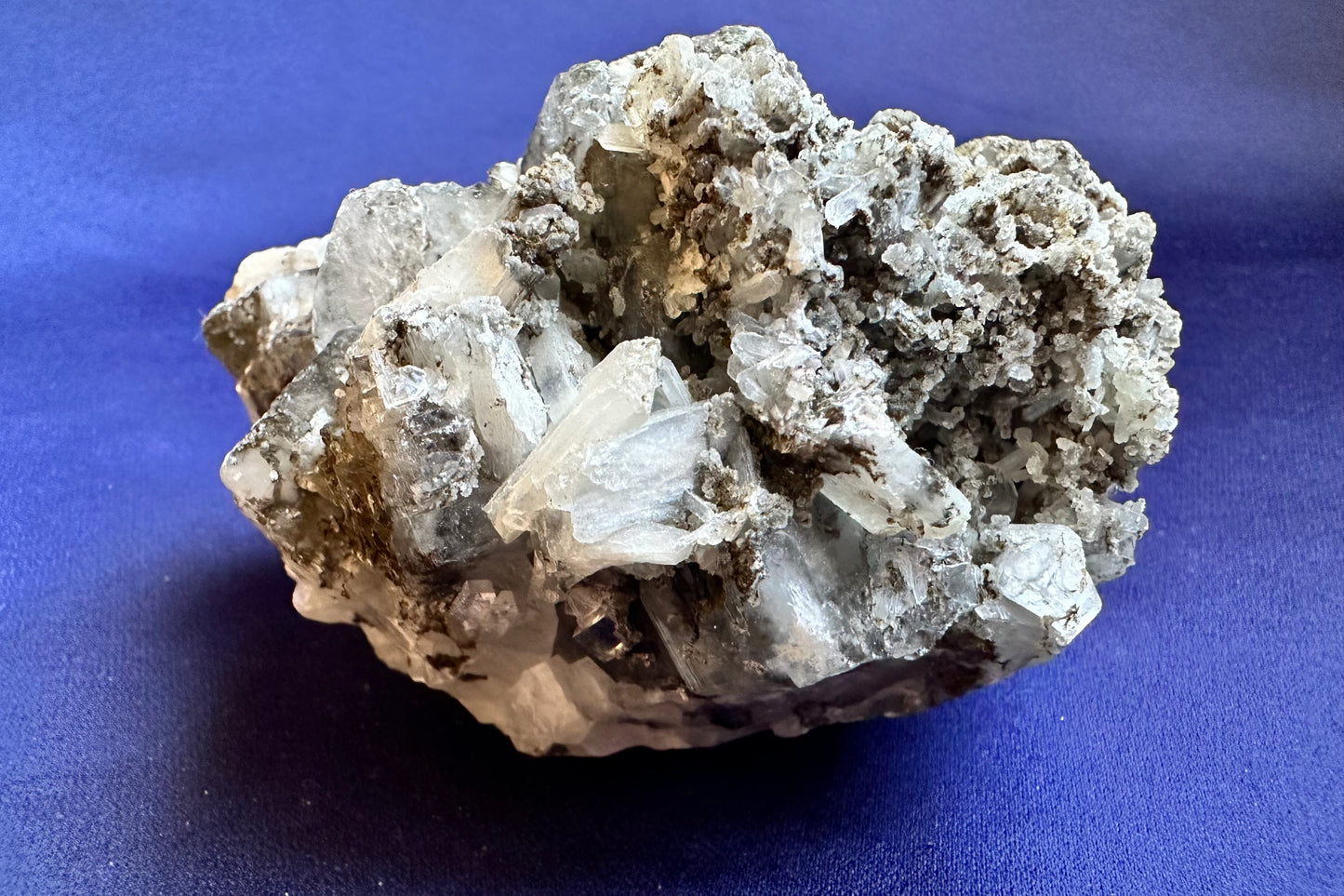 ES-ZM10127 - Apophyllite crystals covered with Chalcedony