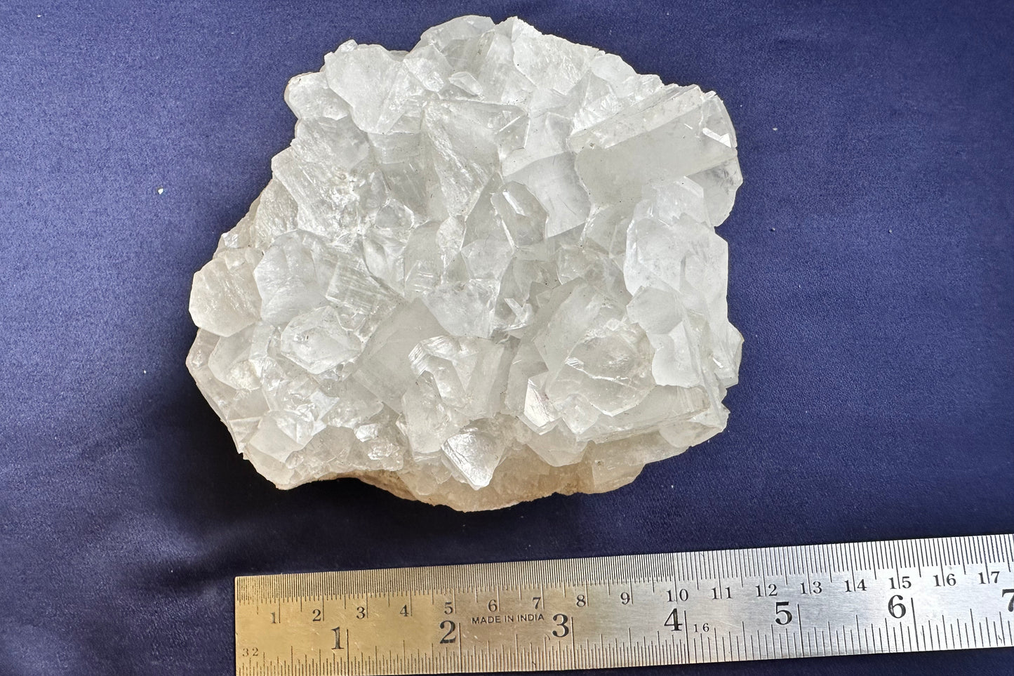 ES-ZM10155 - Shiny clear Apophyllite cluster