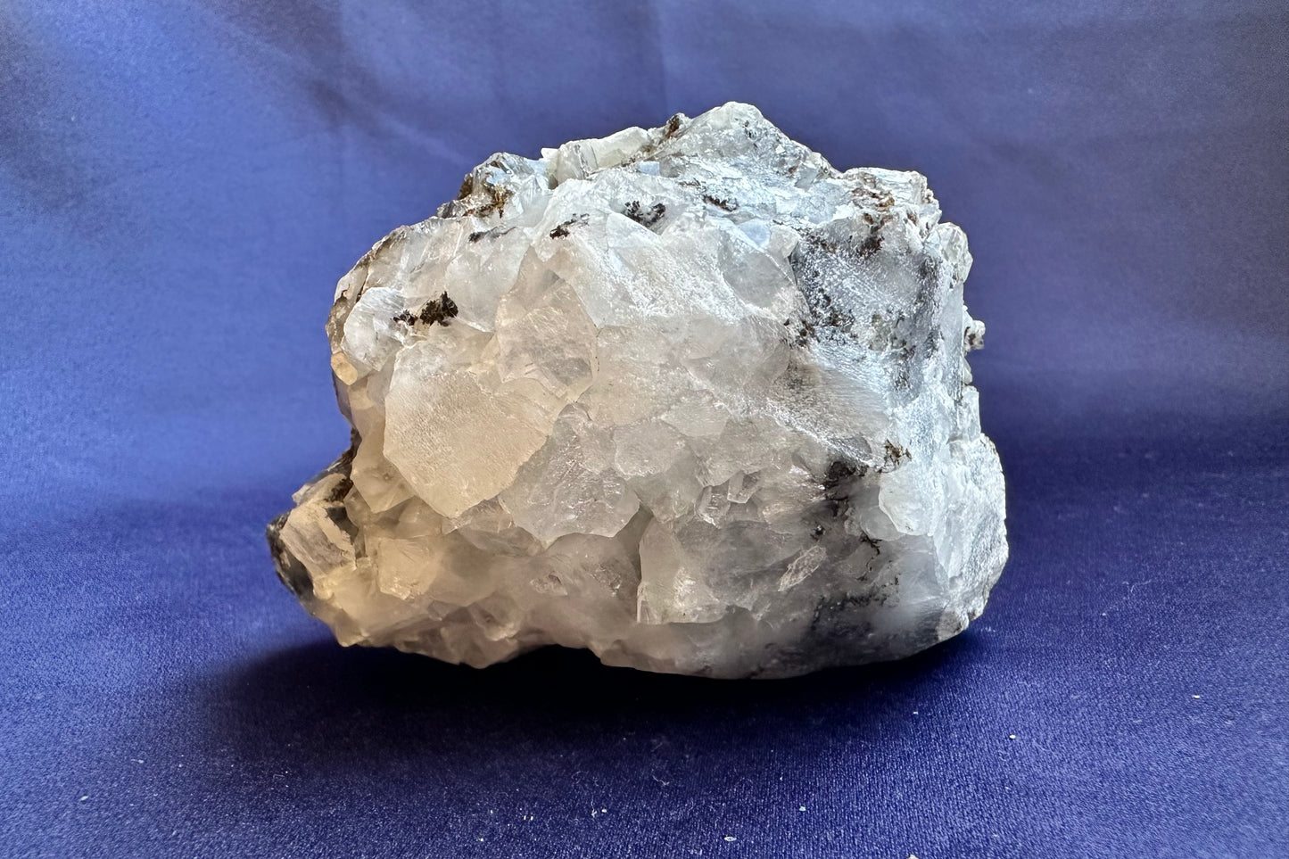 ES-ZM10127 - Apophyllite crystals covered with Chalcedony