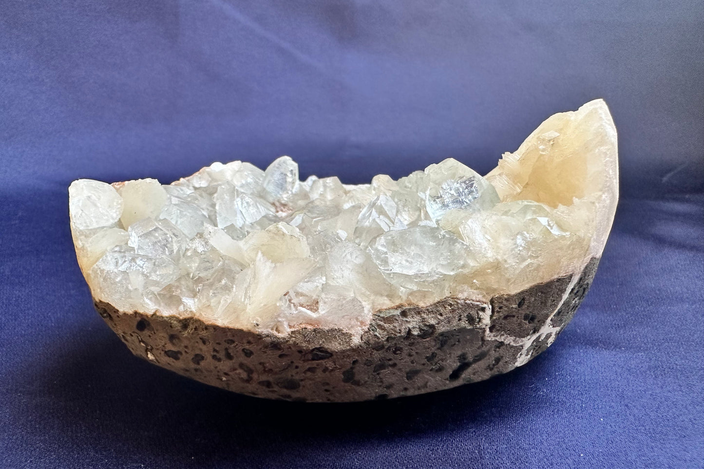 ES-ZM10143 - Clear Shiny Apophyllite with Stilbite