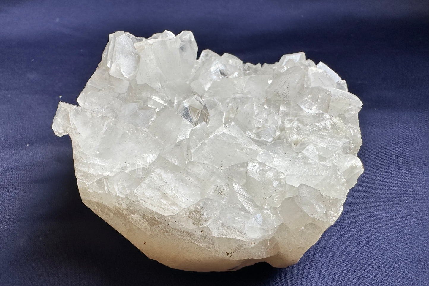 ES-ZM10155 - Shiny clear Apophyllite cluster